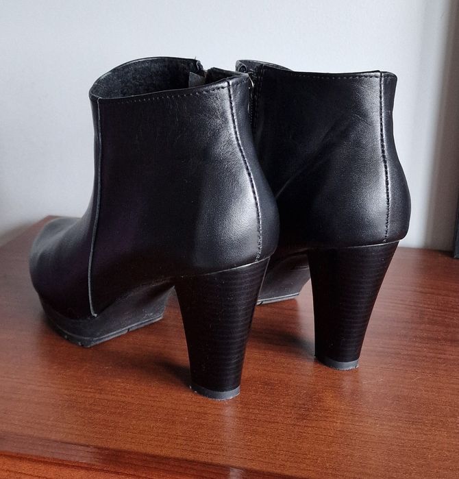 Czarne botki skórzane