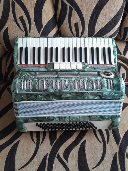 Akordeon  Montovani 80 Basów