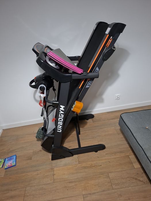 Bieżnia V620m urbogym z masazerem