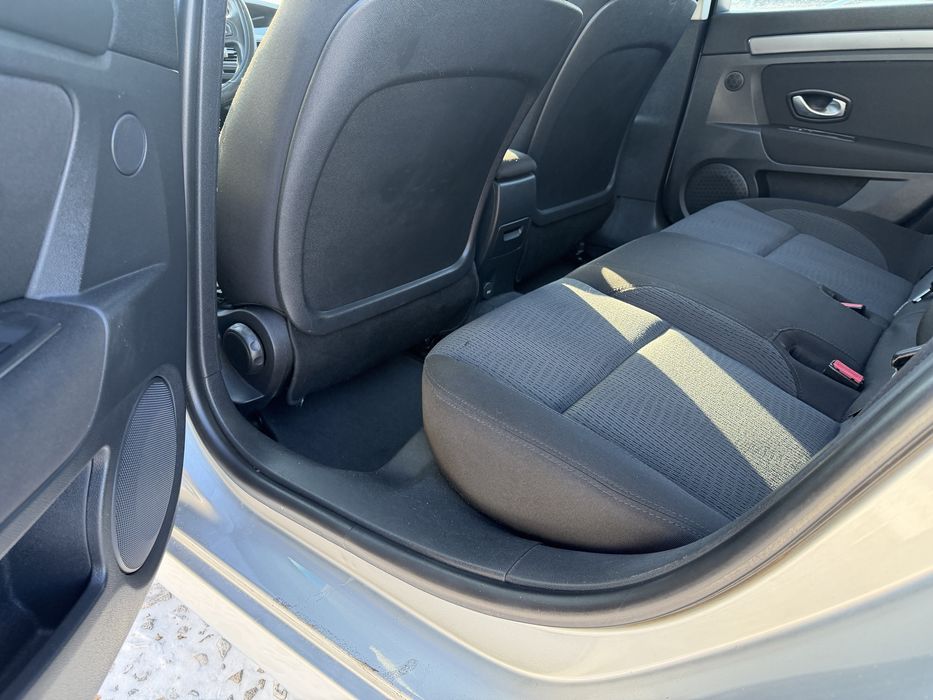 Рено лагуна 2.0 дизель ідеальний стан