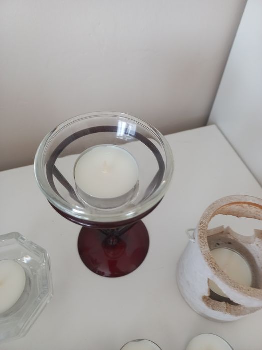 Trzy świeczniki + 18 szt. tealightów gratis