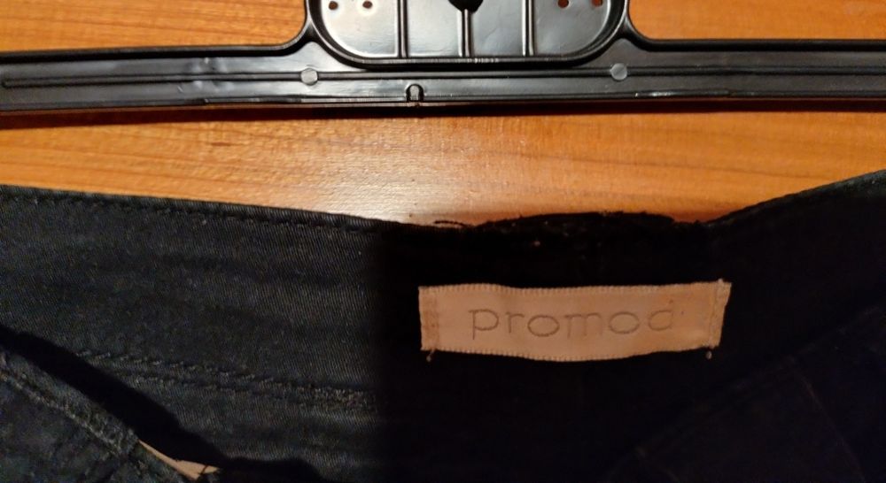 Bermudy / Spodnie za kolano damskie Promod czarne rozm. 36