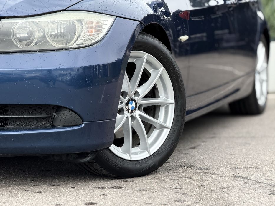 BMW 3 Series 320i
