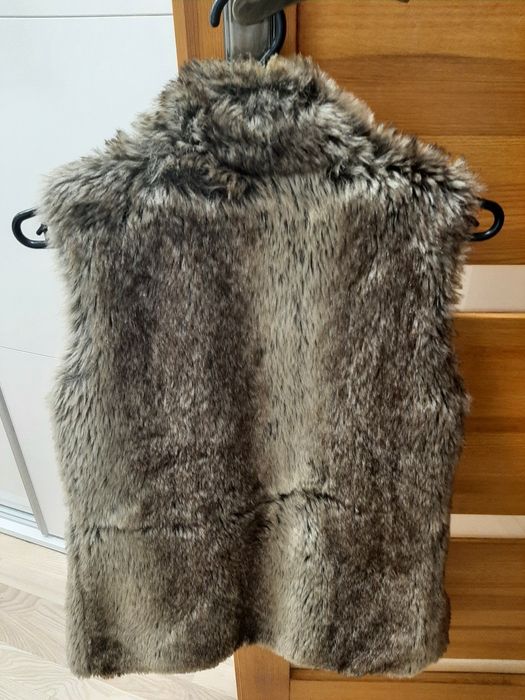 Bezrekawnik futerko Bershka XS