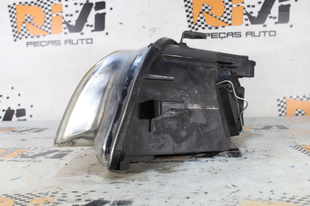 Ótica / farol direita AUDI A4 (8EC, B7)