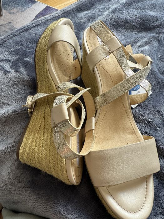 Nowe skórzane sandałki Geox r 40 na koturnie