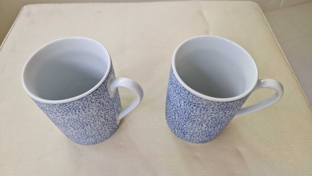 2 canecas azuis e brancas, Genevieve Lethu