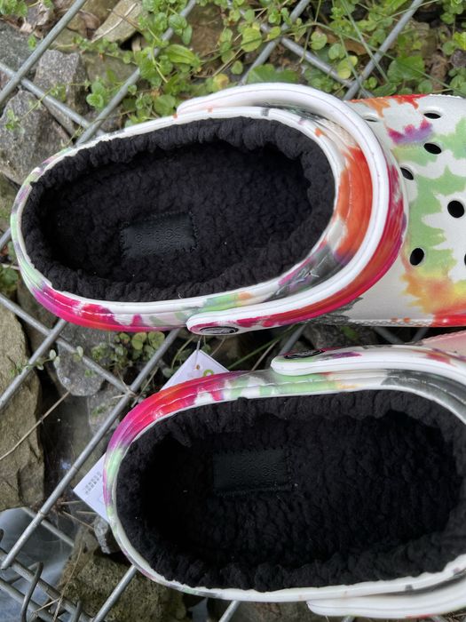 Crocs нові оригінальні крокси tie dye з хутром тапочки утепленні lined