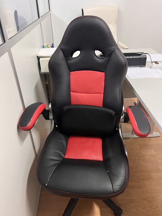 cadeira vermelha confortavel