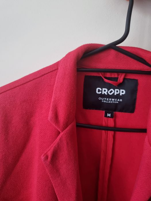 Czerwony płaszcz Cropp