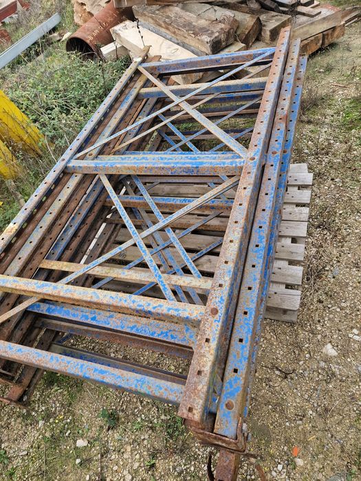 Estantes de arrumação baratas para desocupar