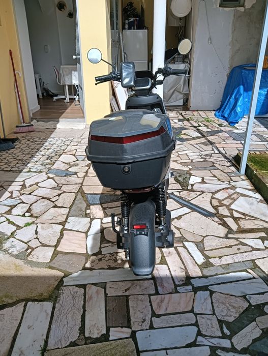 Moto elétrica zerada