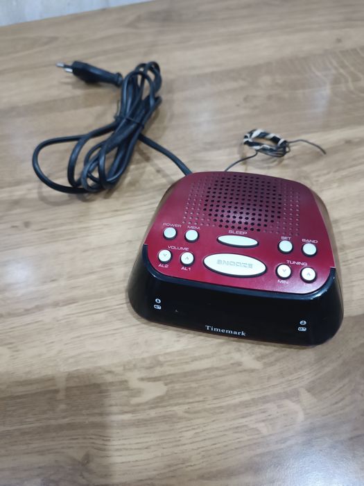 Relógio despertador com rádio digital