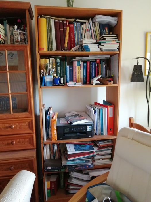 Estante de livros usada
