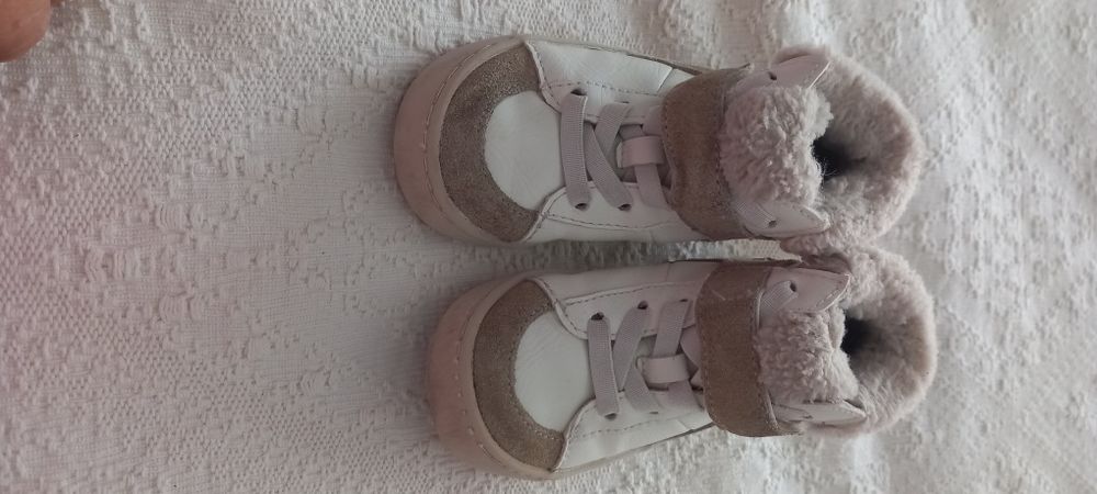Sapatilhas Bota Zara Tam 23  ( Portes Incluídos)