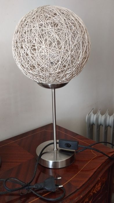 Selling a bedside table lamp429814117544775683