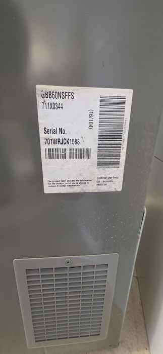 Frigorífico Combinado LG GBB60NSFFS (No Frost - 200 cm - 343 L - Inox)