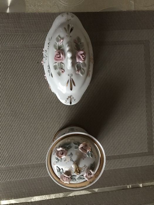 Фарфоровые шкатулка и сахарница