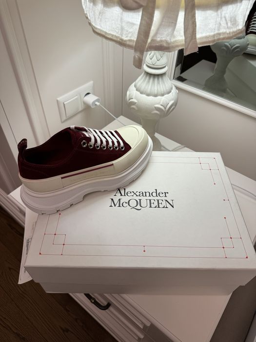 Продам женские кеды Alexander McQueen