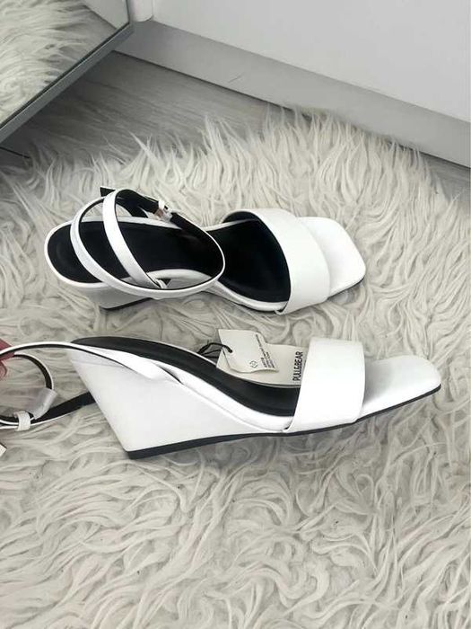 *Nowe* Białe sandałki na koturnie Pull&Bear r.36