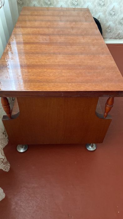 Меблі для вітальні і журнальний столик