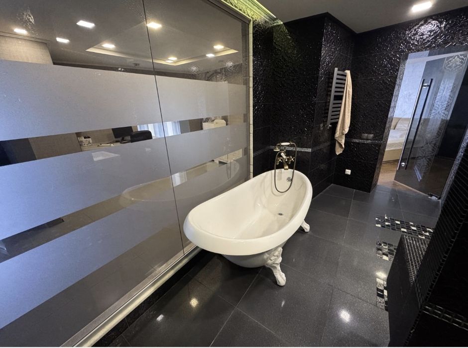 Дворівнева квартира 230 кв.м. Одна на поверху. Панорама парку Софіївка