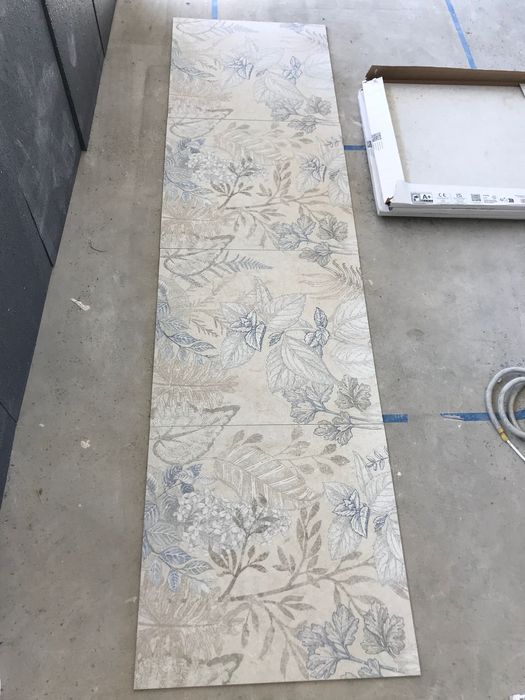 Gres włoski Mockup Ostuni White 60x 120 i Mockup Floralia Light