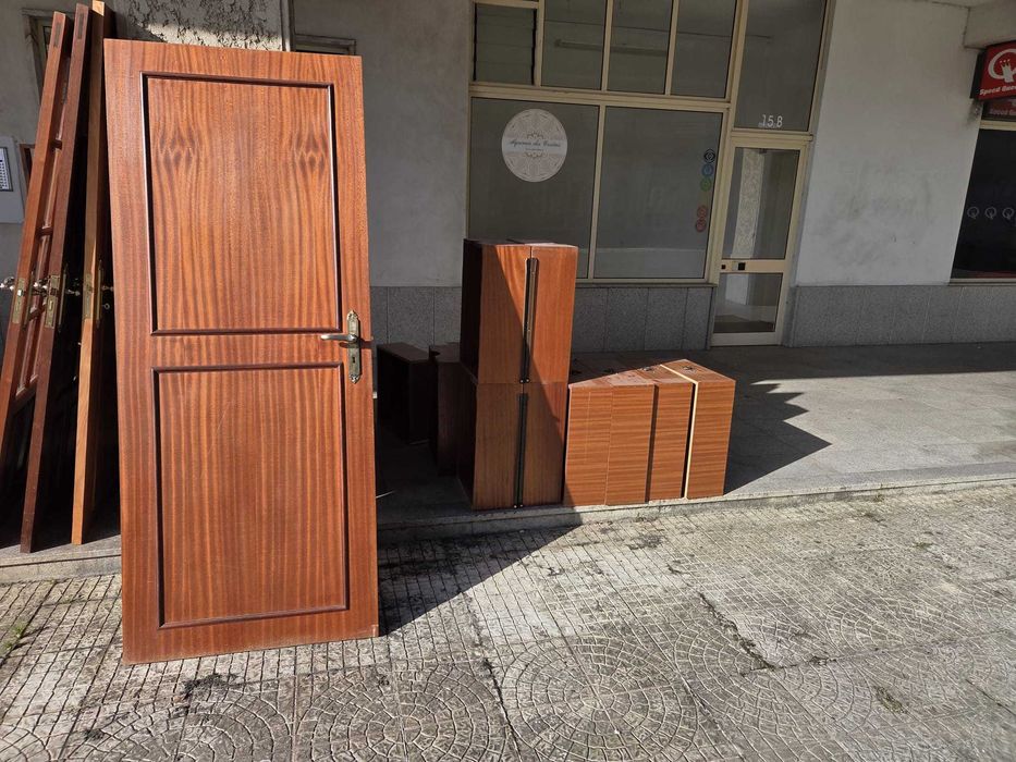 Portas madeira e Roupeiro