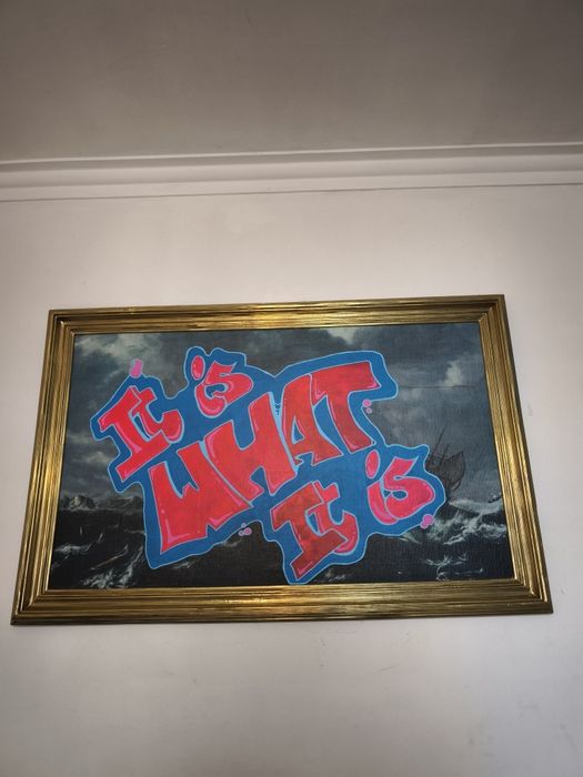 Quadro antigo com uma intervenção moderna