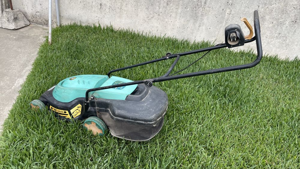 Maquina de cortar a relva BLACK & DECKER