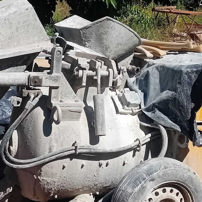 Aluguer maquina de betonilha  betão leve reboco estuque projetado.