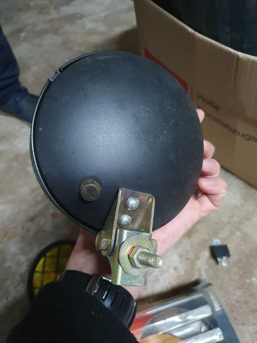 Vendo um par de ópticas para carro ou gipe de cor amarela