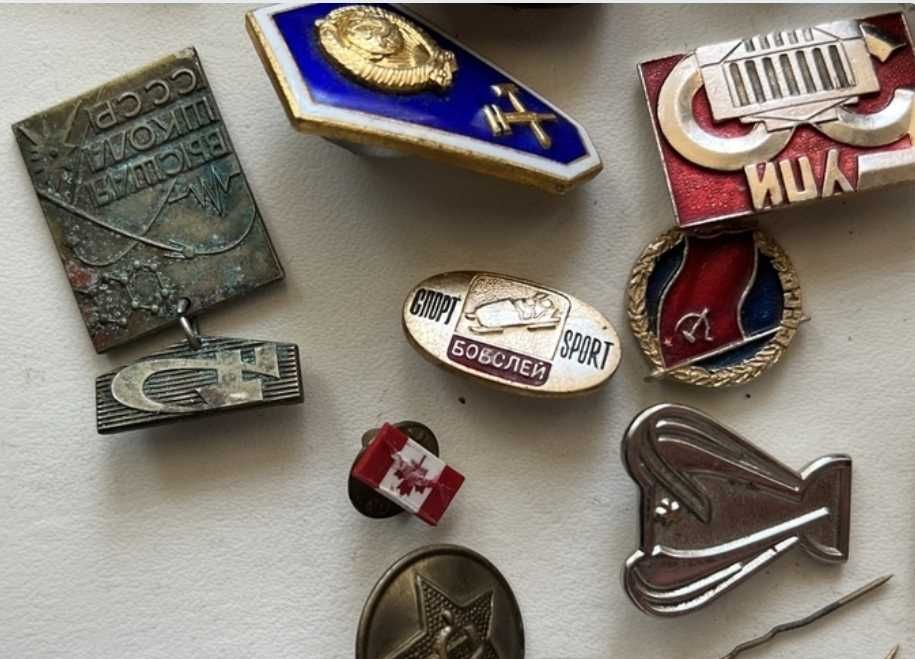 Значки різні продам