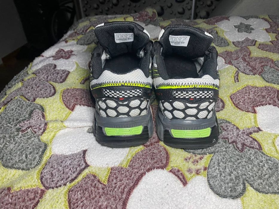 Продам кросівки Asics