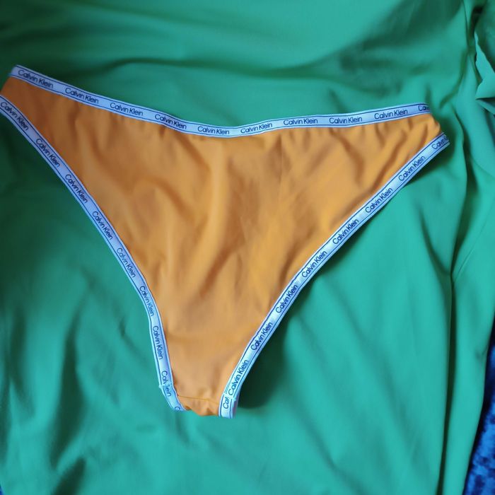 Majtki stringi Calvin Klein rozmiar L

Nowe

Polecam są super.

Wysyłk