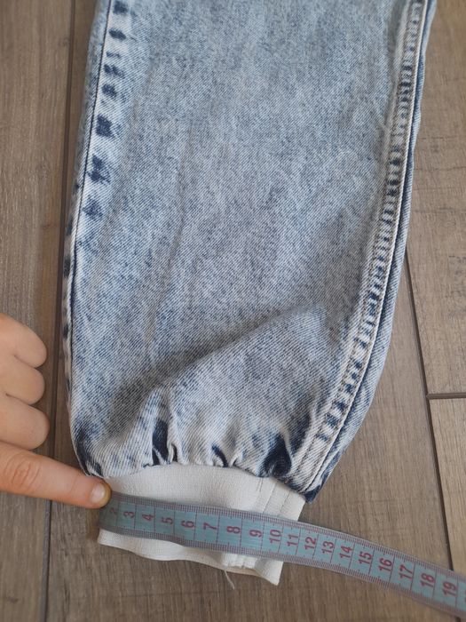 Джинсы женские 25 р.