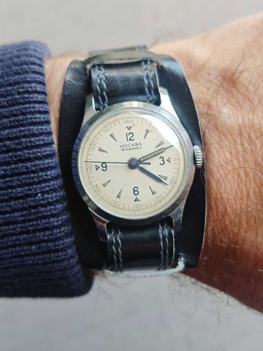 Urocza PUNKTUALNA Moskwa MOCKBA mechaniczny zegarek nakręcany RETRO