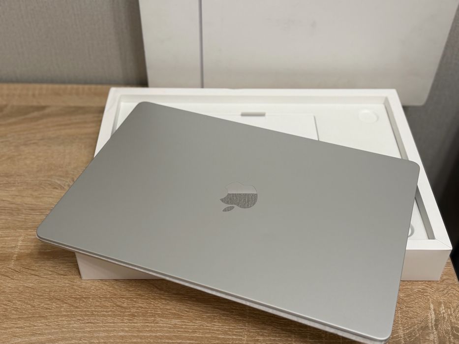 MacBook Air M4 15,3 10CPU/10GPU/16GB/512GB Silver (MW1H3)
