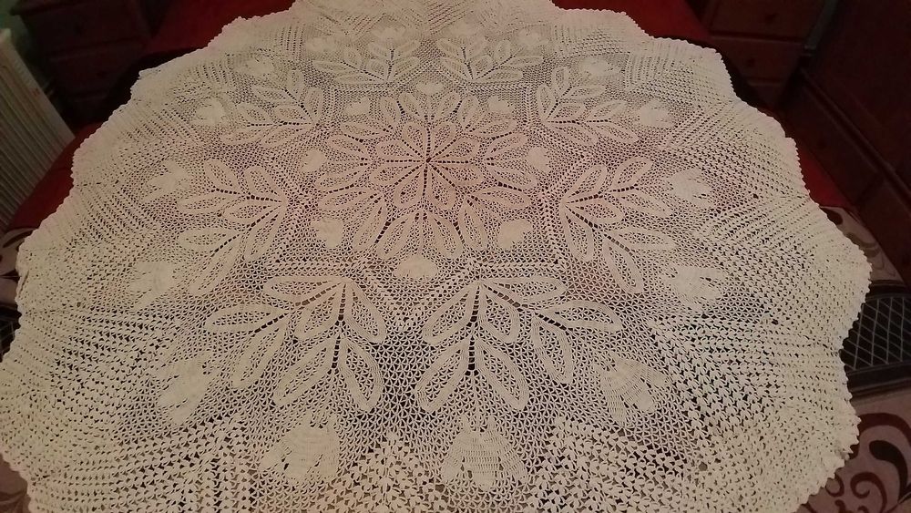 toalha de mesa em renda feita á mão