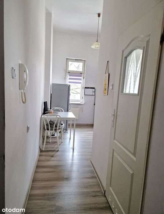 NOWA NIŻSZA CENA ! Kawalerka w świetnej lokalizacji, 1 piętro - Widok 4