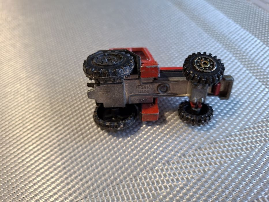 Model traktor skala 1:64