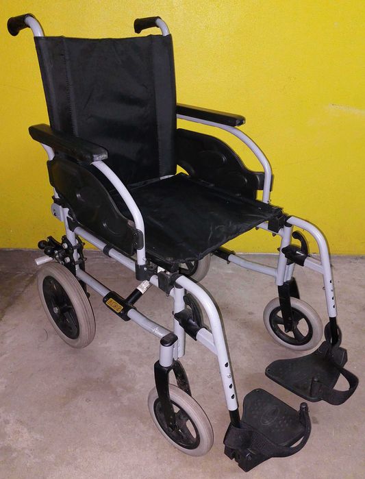 CADEIRA de RODAS - Invacare Action 1 R Trânsito