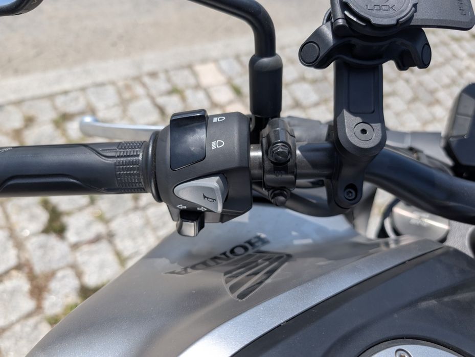 Honda CB125r 2024 com garantia e apenas 2090km