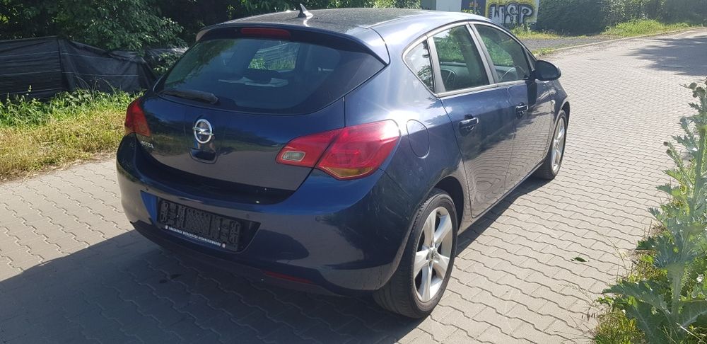 Astra j benzyna Klima el serv