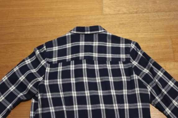 Camisa aos quadrados azul e branca