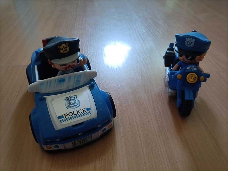 Pin pon carro e mota da policia