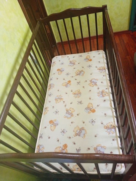 Продам дитяче  ліжечко маятник з матрацом +мобіль до ліжечка в подарунок