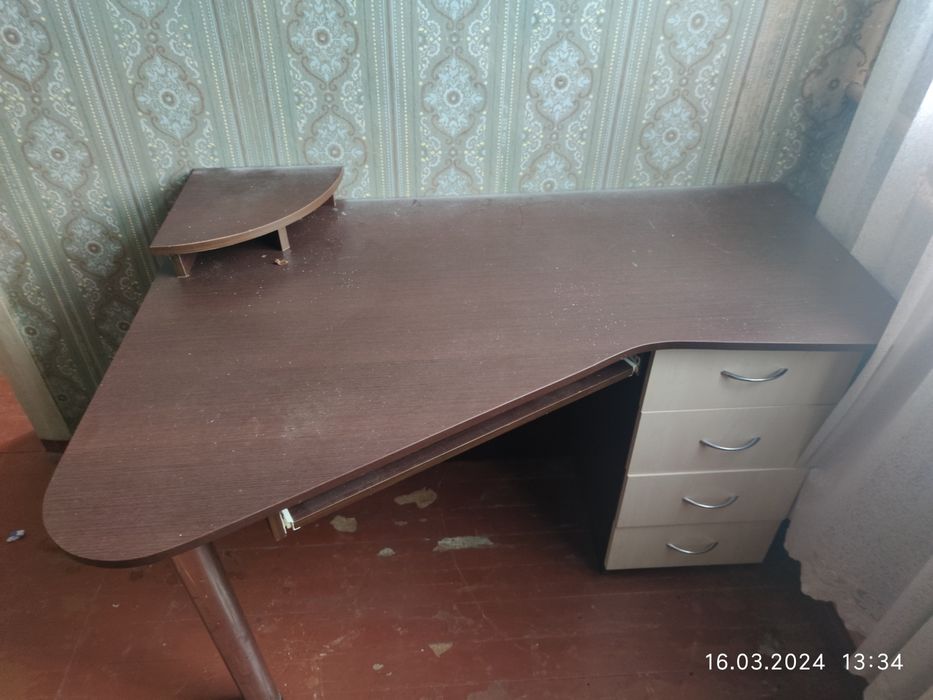 Компьютерный стол