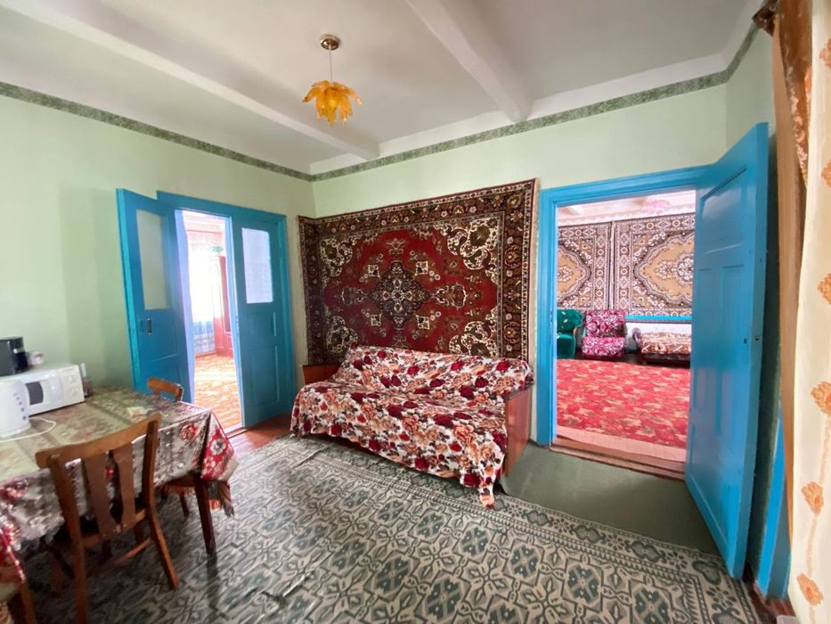 Продам гарний будинок в центрі села