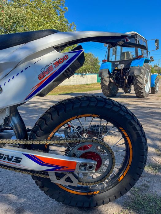 Geon Dakar gns 300 (4v)